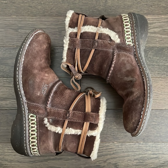 Brown Ankle Height UGG boots with tie - Picture 4 of 11